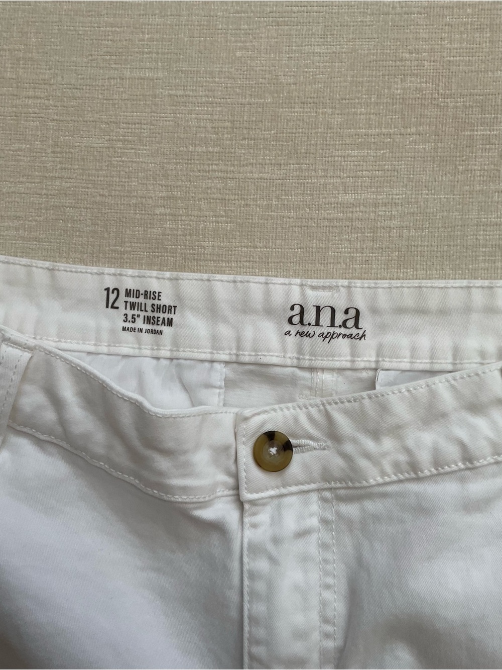 a.n.a Mid-Rise White Women's Cotton Shorts - Picture 2 of 6